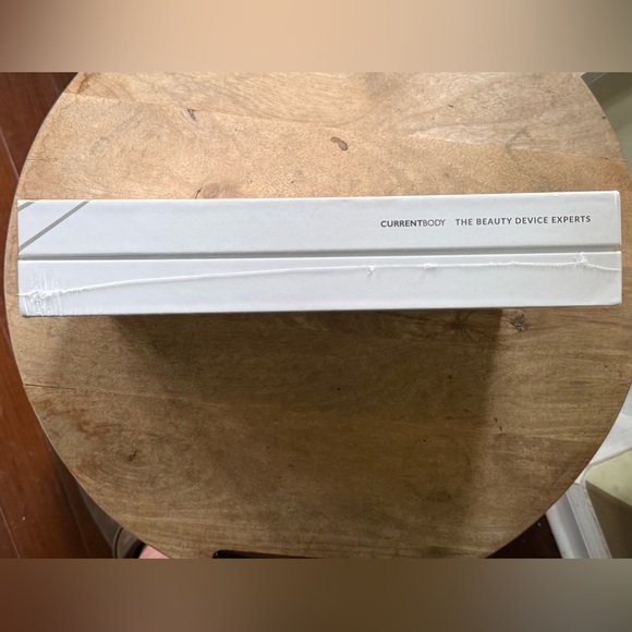 *NIB**CURRENTBODY LED Red Light Therapy Face Mask - Series 1 - Picture 11 of 15